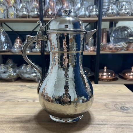 Kapaklı Dövme Bakır  Sürahi 