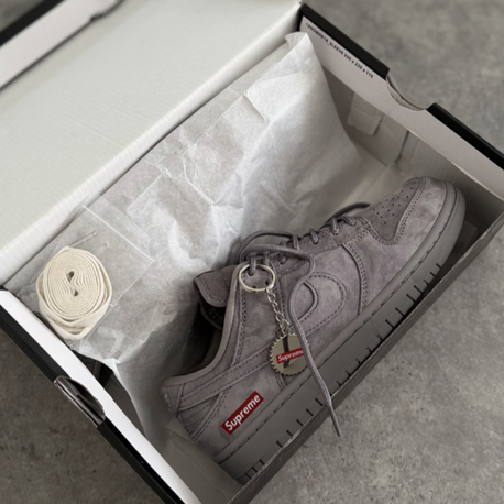 Supreme x Nike Sb Dunk Low  “Grey”