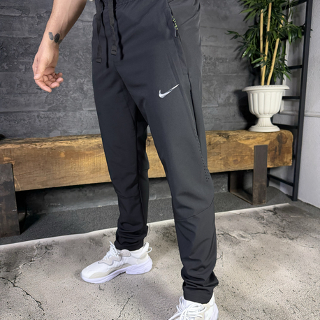 Nike Division Holo Logo Eşofman Altı Siyah