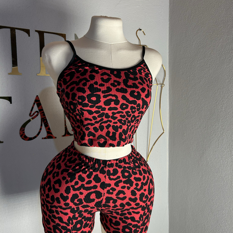 1082 kırmızı leopar şort takım 
