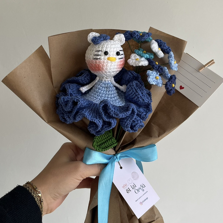 Hello kitty ve Unutma beni çiçeği