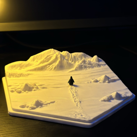 Nihilist Penguen Diorama (15cmx15cm)