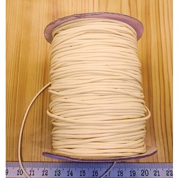 BOBİN SATIŞ - PARLAK DERİ GÖRÜNÜMLÜ KORE TAKI İPİ KALINLIK 2 MM KREM KIBS102