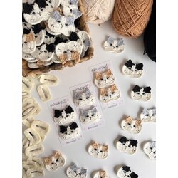 Tatlı kedi çit çit toka