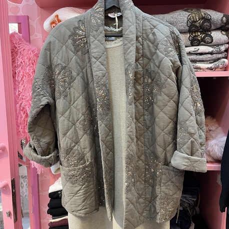Park Moda çiçek pul aplikeli kapitone ceket