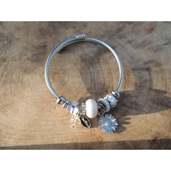 Beyaz papatyalı Charm bileklik