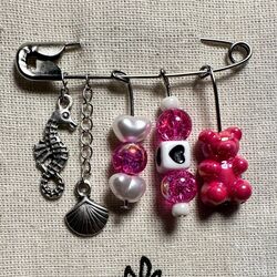Boncuklu çanta iğnesi charm (Beaded bag pin charm)