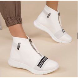 2019 STREET STYLE BOT