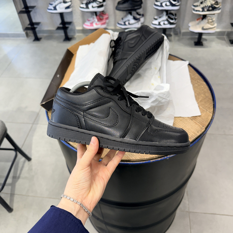 NİKE JORDAN 1 LOW