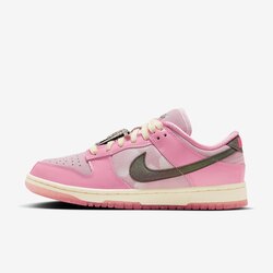 Nike Dunk Low “Barbie”