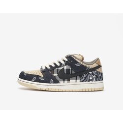 SB Dunk Low x Travis Scott