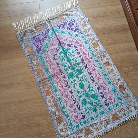 Muferrah isimli kadife kaşmir seccadele