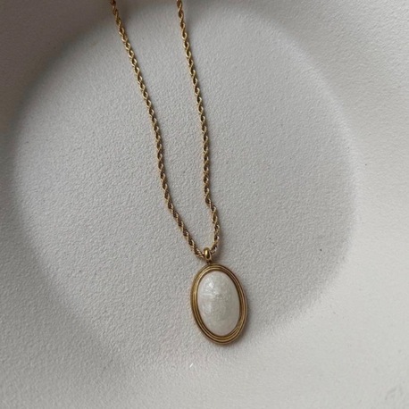 Çelik Gold Oval Beyaz Taşlı Kolye