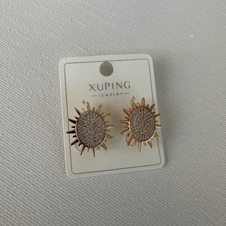 Xuping 18 k renginde taşlı güneş küpe