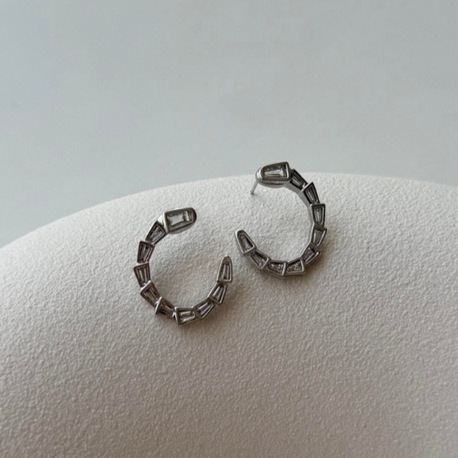 Vip silver yılan desen küpe