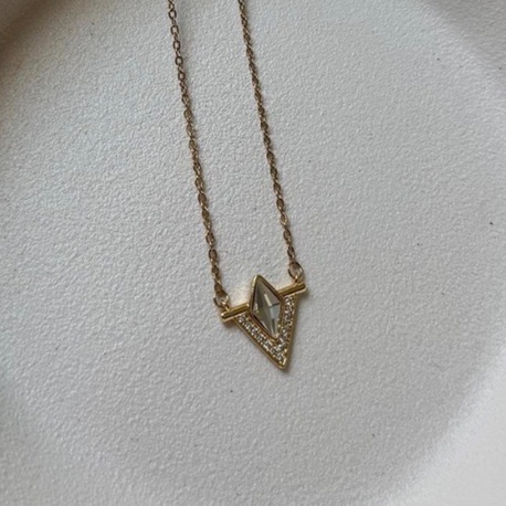 Çelik Gold Üçgen Taşlı Kolye