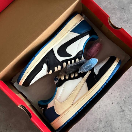 Nike Air Jordan 1 Low Fragment Design x Travis Scott (Dar Kalıp 1 Numara Büyük Alınız)