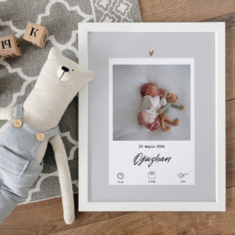 Polaroid Konseptli Bebek Doğum Posteri | Minimalist Yeni Doğan Hatıra Tablosu