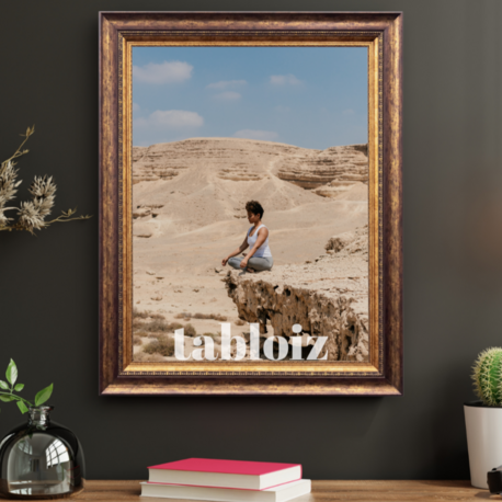 Çölün Huzuru – Oturan Kadın