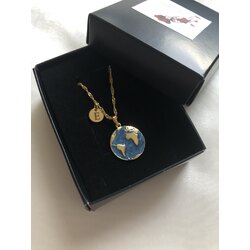 Dünya harfli gold kolye