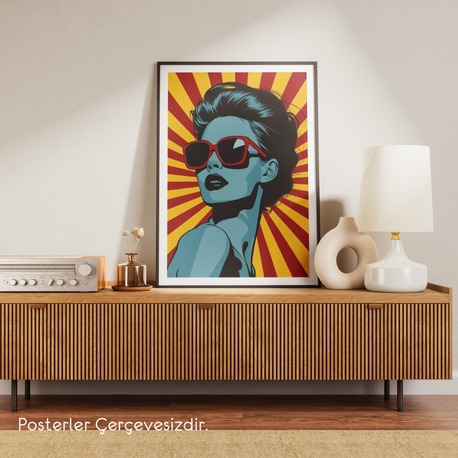 Kırmızı Gözlüklü Pop Art Kadın
