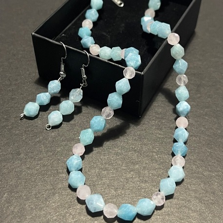 Doğal Aquamarin ve Pembe Quvars taşlarından Kokye ve Küpe set