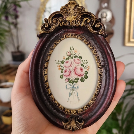 bordo kubbeli çerçevede rokoko gül buketi 