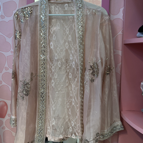 Pembe içi dantel astarlı taş işlemeli tül ceket