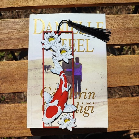 Tia Craft Koi Balığı ve Lotus Çiçeği Motifli 3D Kitap Ayracı Püsküllü Dekoratif Hediyelik