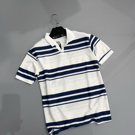 Beyaz lacivert polo yaka 