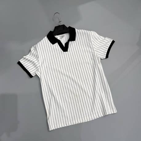 Beyaz siyah polo yaka 