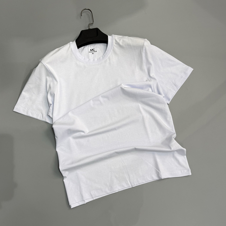 Açık mavi T-shirt