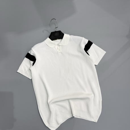 Beyaz siyah polo yaka 