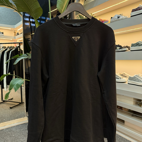 Prada Demir Logo detay