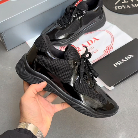 Prada Siyah Yeni Sezon