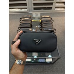 Prada El çantası