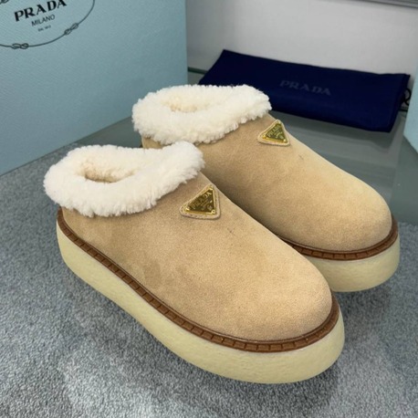 Prada Süet Kapalı Terlik