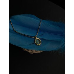 Mavi Sedefli Oval Figürlü Altın Kolye