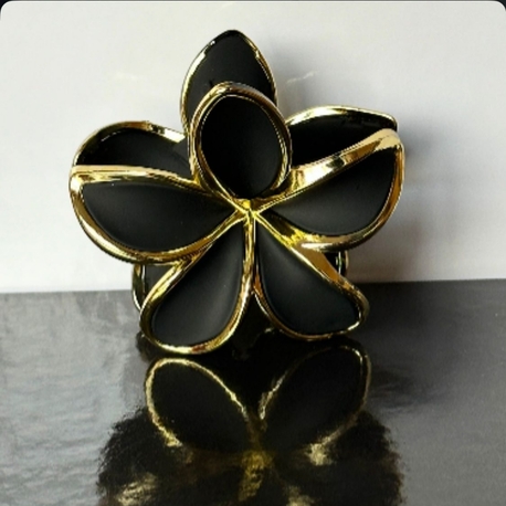 Siyah Lotus Toka