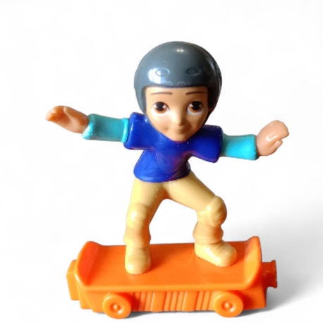 Polly Pocket Kaykaycı Çocuk Figürü