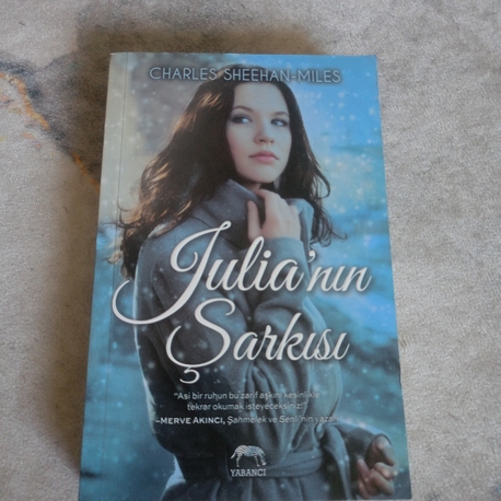 Julia'nın Şarkısı Kitabı