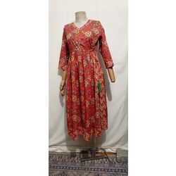 KIRMIZI ÇİÇEKLİ ELBİSE