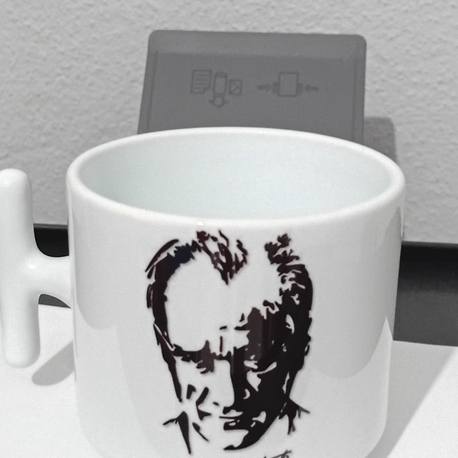 Atatürk Figürlü Kupa