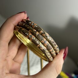 Çiçekli Mineli Kelepçe Bilezik | 14K Gold Kaplama