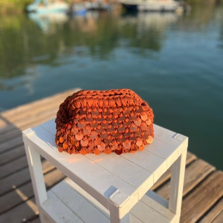 Pullu el çantası