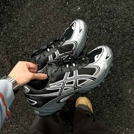 Asics Smoke