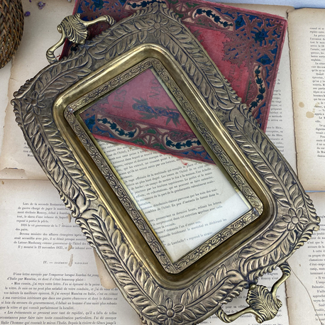 Vintage Fransız Art Nouveau Tarzı Camlı Pirinç Tepsi 