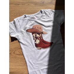 hat boots baby tee