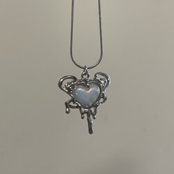 Opal kalp kolye 