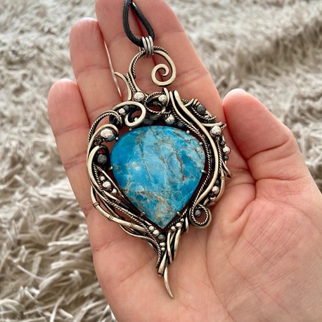 Mountain Heart - Apatite Pendant